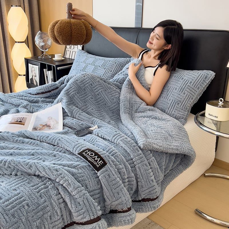 Home Text Wool Blanket | Chăn lông cừu dệt nổi 3D 1,6kg | Xanh Cobalt Royal Blue