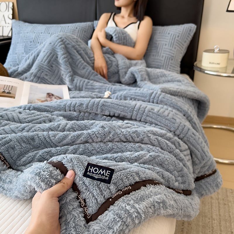 Home Text Wool Blanket | Chăn lông cừu dệt nổi 3D 1,6kg | Xanh Cobalt Royal Blue