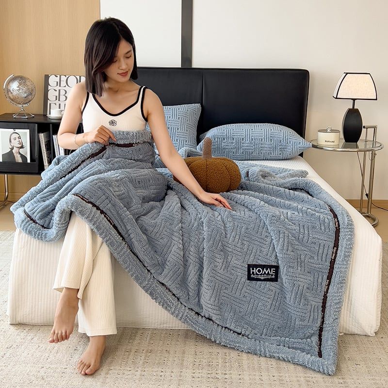 Home Text Wool Blanket | Chăn lông cừu dệt nổi 3D 1,6kg | Xanh Cobalt Royal Blue