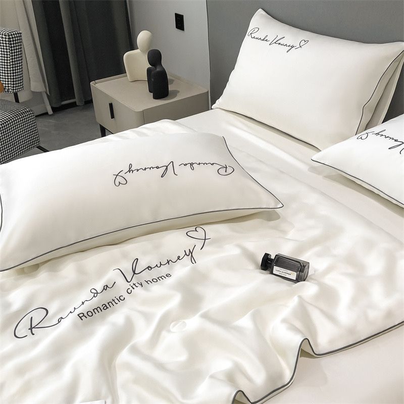 4Pcs Satin Babric | Romantic Love Standard Bedsets Summer Blanket | ID 4PCSROMANLOVE01