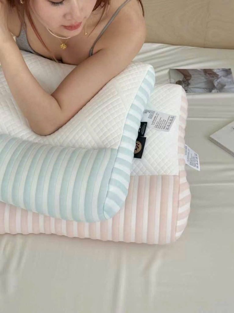 GỐI CÔNG THÁI HỌC MINISSO HỖ TRỢ NGƯỜI ĐAU MỎI VAI GÁY SIZE 48*74CM