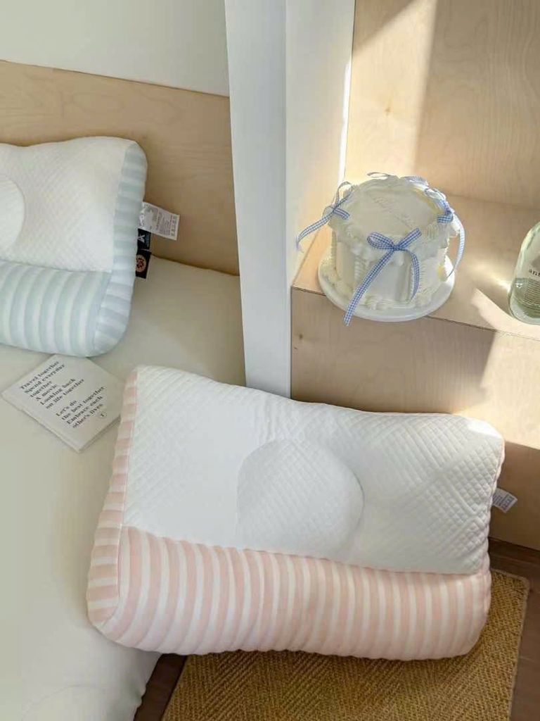 GỐI CÔNG THÁI HỌC MINISSO HỖ TRỢ NGƯỜI ĐAU MỎI VAI GÁY SIZE 48*74CM