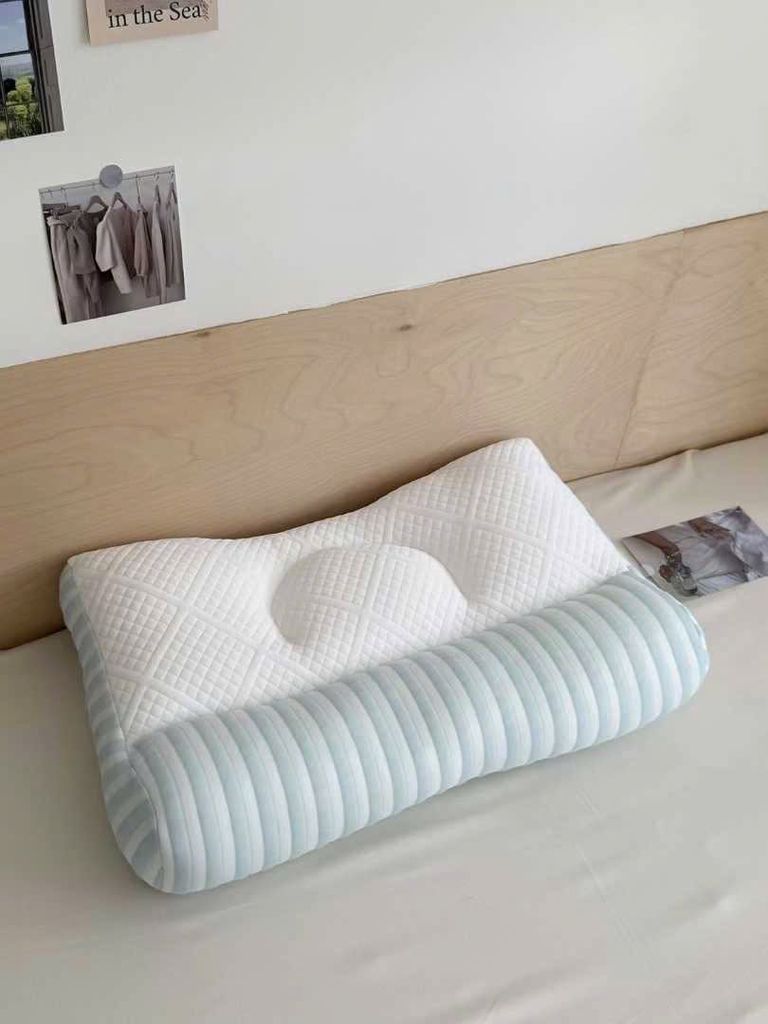 GỐI CÔNG THÁI HỌC MINISSO HỖ TRỢ NGƯỜI ĐAU MỎI VAI GÁY SIZE 48*74CM