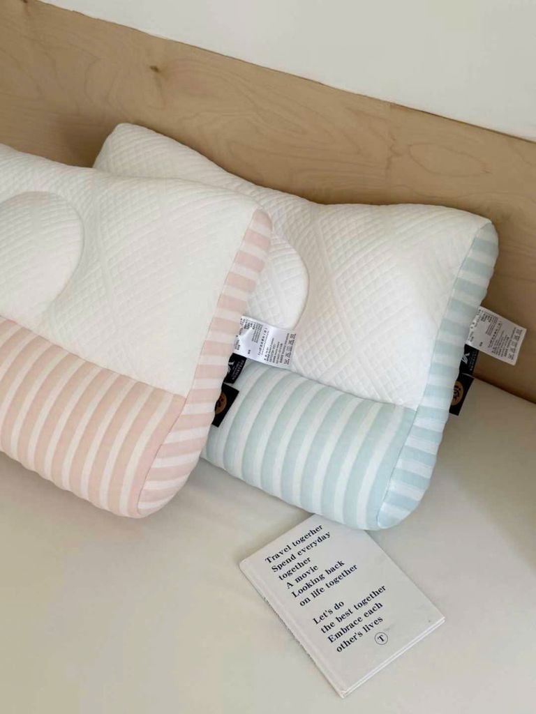 GỐI CÔNG THÁI HỌC MINISSO HỖ TRỢ NGƯỜI ĐAU MỎI VAI GÁY SIZE 48*74CM