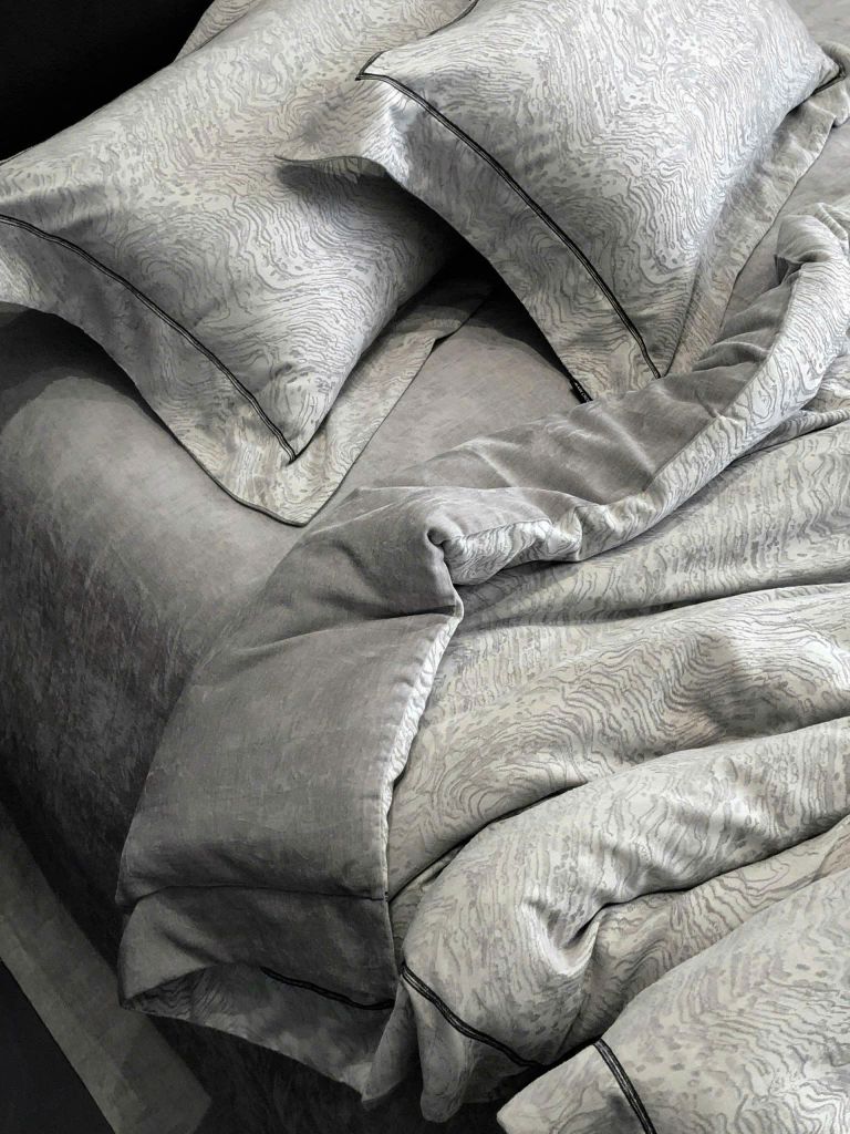 MARK CROSS SATIN VELVET | 4PCS LUXE INDONECHIA DEGIN FOR HOME | ID: MARKCROS4PCSSTNBARCODE01