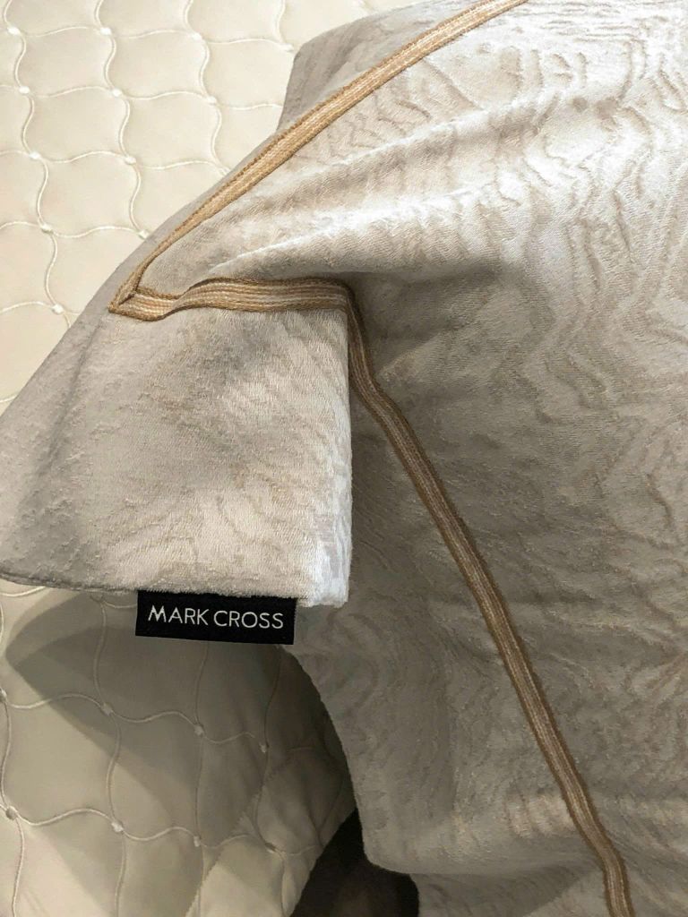 MARK CROSS SATIN VELVET | 4PCS LUXE INDONECHIA DEGIN FOR HOME | ID: MARKCROS4PCSSTNBARCODE02