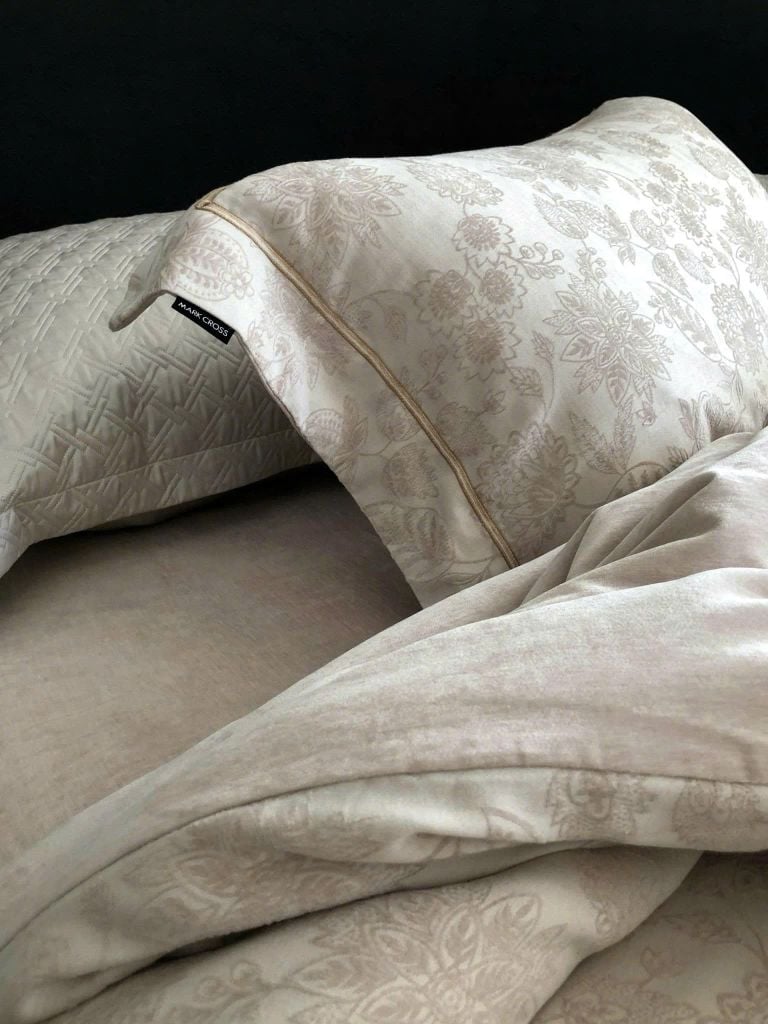 MARK CROSS SATIN VELVET | 4PCS LUXE INDONECHIA DEGIN FOR HOME | ID: MARKCROS4PCSSTNBARCODE04