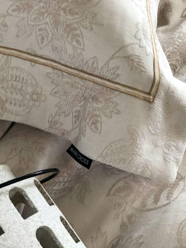 MARK CROSS SATIN VELVET | 4PCS LUXE INDONECHIA DEGIN FOR HOME | ID: MARKCROS4PCSSTNBARCODE04