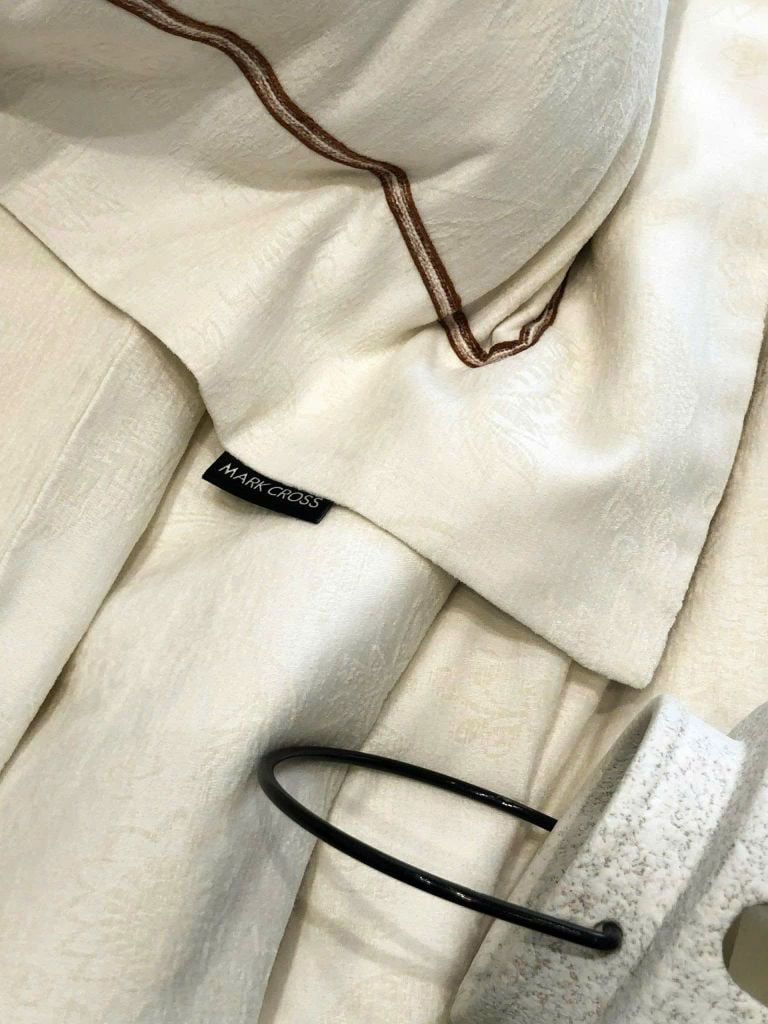 MARK CROSS SATIN VELVET | 4PCS LUXE INDONECHIA DEGIN FOR HOME | ID: MARKCROS4PCSSTNBARCODE05