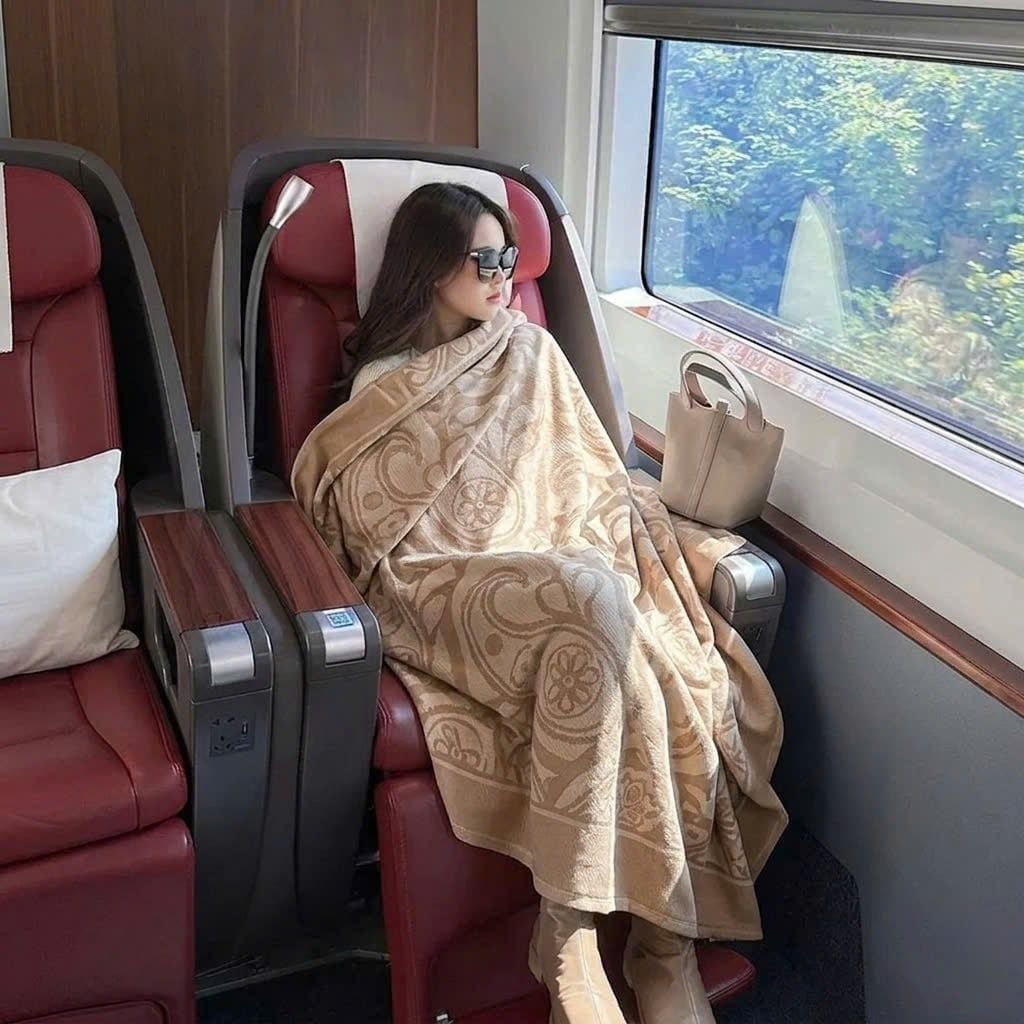 CHĂN HÀNG KHÔNG CAO CẤP KÍCH THƯỚC 120*190CM – NHẸ TÊNH MANG THEO, ÊM ÁI ĐỒNG HÀNH TRÊN MỌI HÀNH TRÌNH