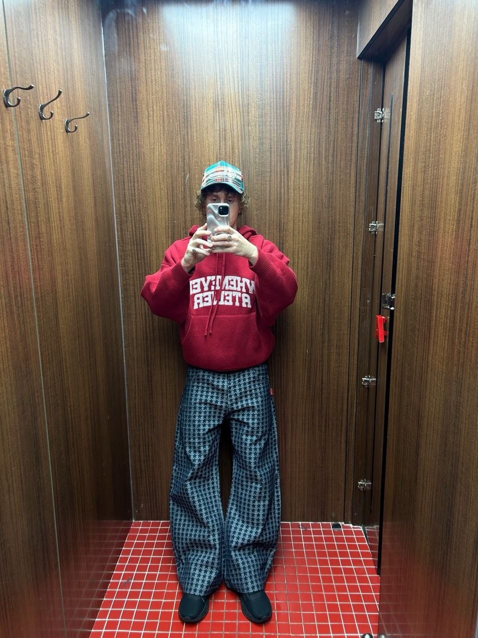 “WHENEVER” BASIC LOGO KNIT HOODIE / RED