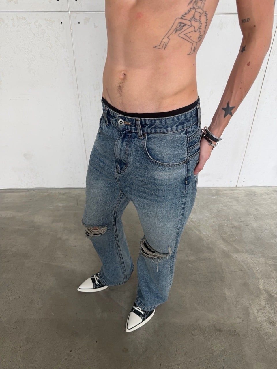 QUẦN DÀI “WHENEVER“ DISTRESSED BOOTCUT JEANS / VINTAGE BLUE