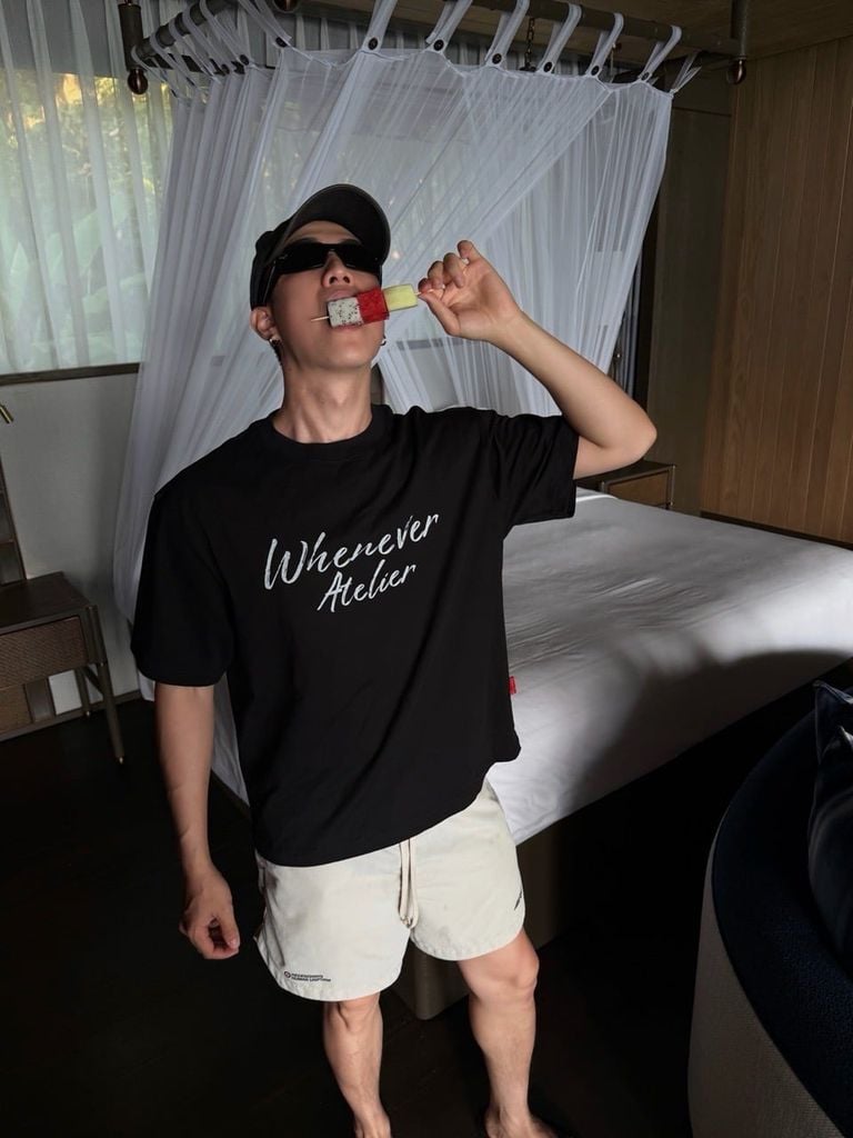ÁO “WHENEVER” SIGNATURE SCRIPT T-SHIRT / BLACK