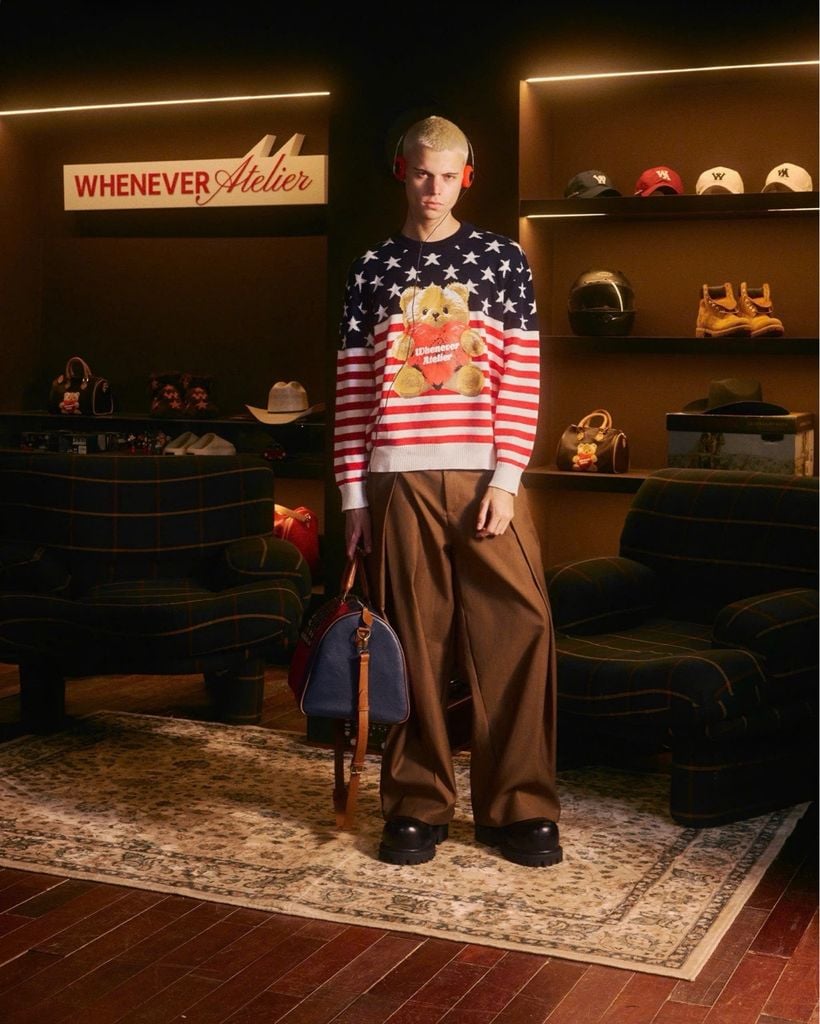 “WHENEVER” STAR BEAR SWEATER