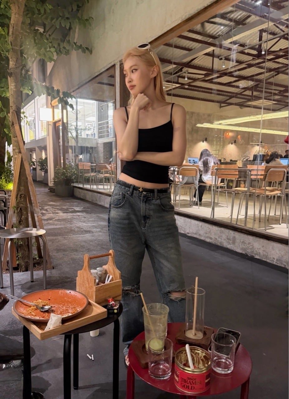 QUẦN DÀI “WHENEVER“ DISTRESSED BOOTCUT JEANS / VINTAGE BLUE