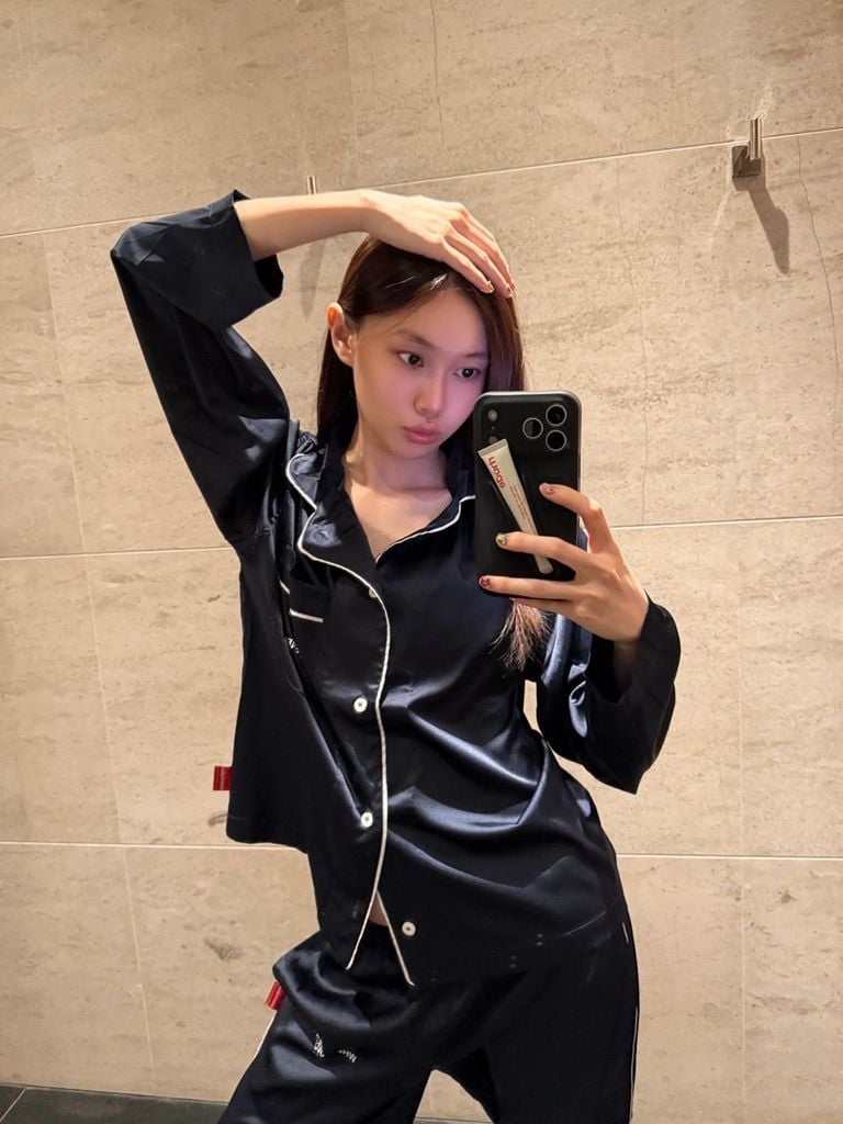 "WHENEVER" BỘ ÁO VÀ QUẦN DÀI SATIN LONG PAJAMA SHIRT + PANTS  / NAVY