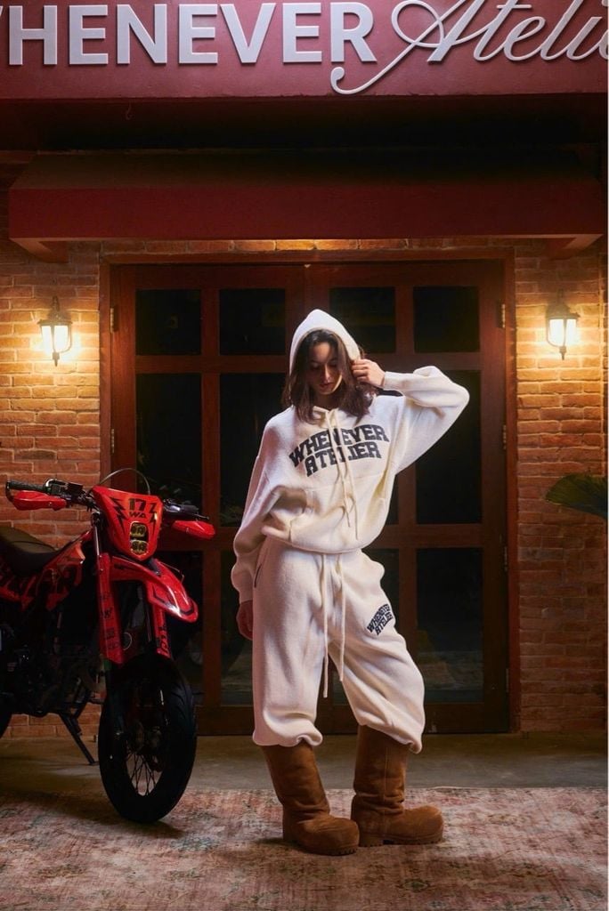 “WHENEVER” BASIC LOGO KNIT HOODIE / WHITE NAVY