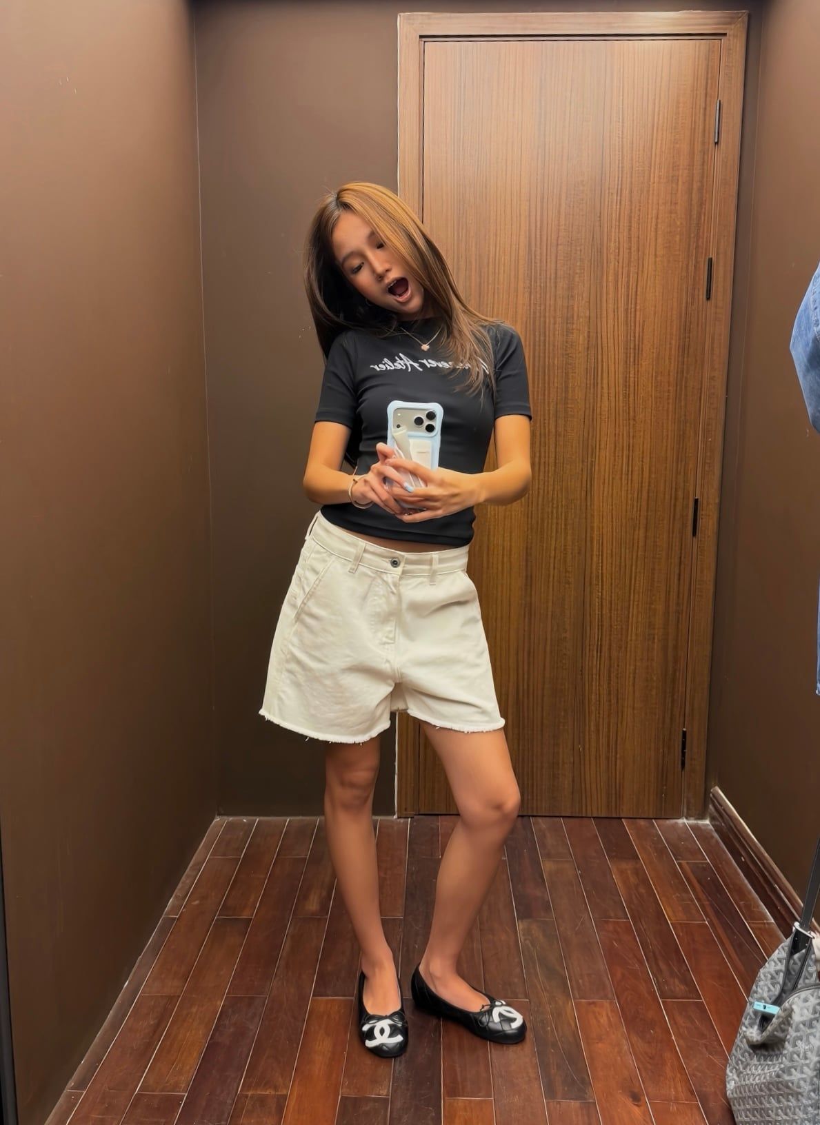 QUẦN "WHENEVER" SIGNATURE WASHED DENIM SHORTS / WHITE
