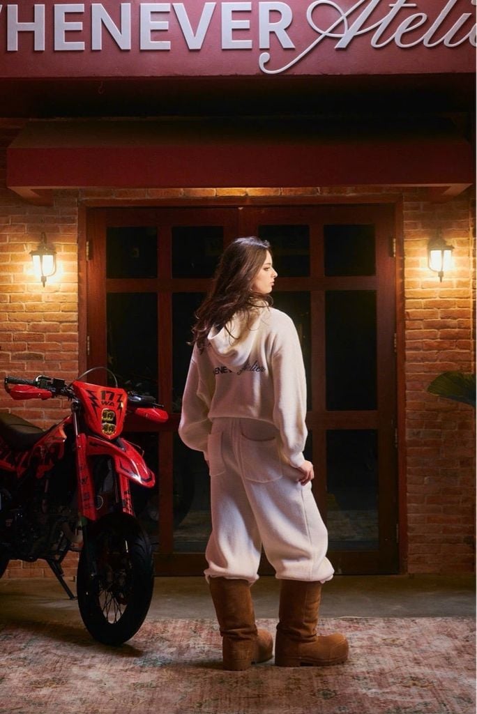 “WHENEVER” BASIC LOGO KNIT HOODIE / WHITE NAVY