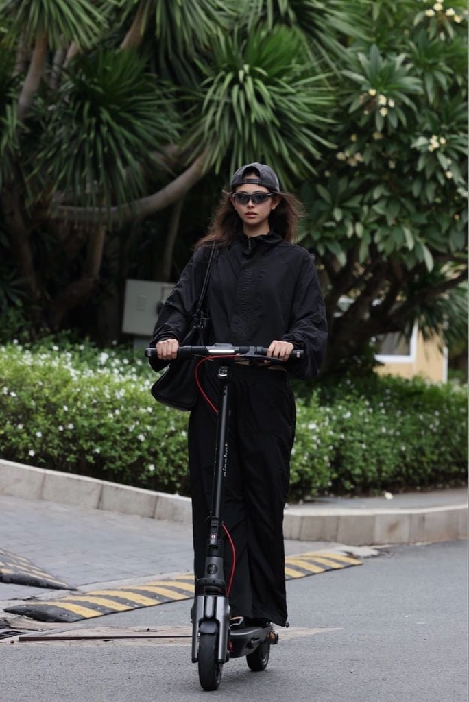 ÁO KHOÁC ''WHENEVER'' WINDBREAKER JACKET/ BLACK
