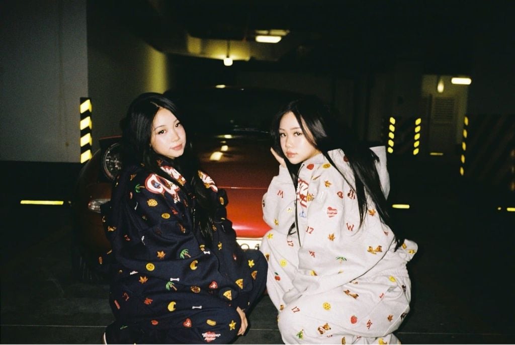 “WHENEVER” ICON EMBROIDERED HOODIE ZIP / NAVY