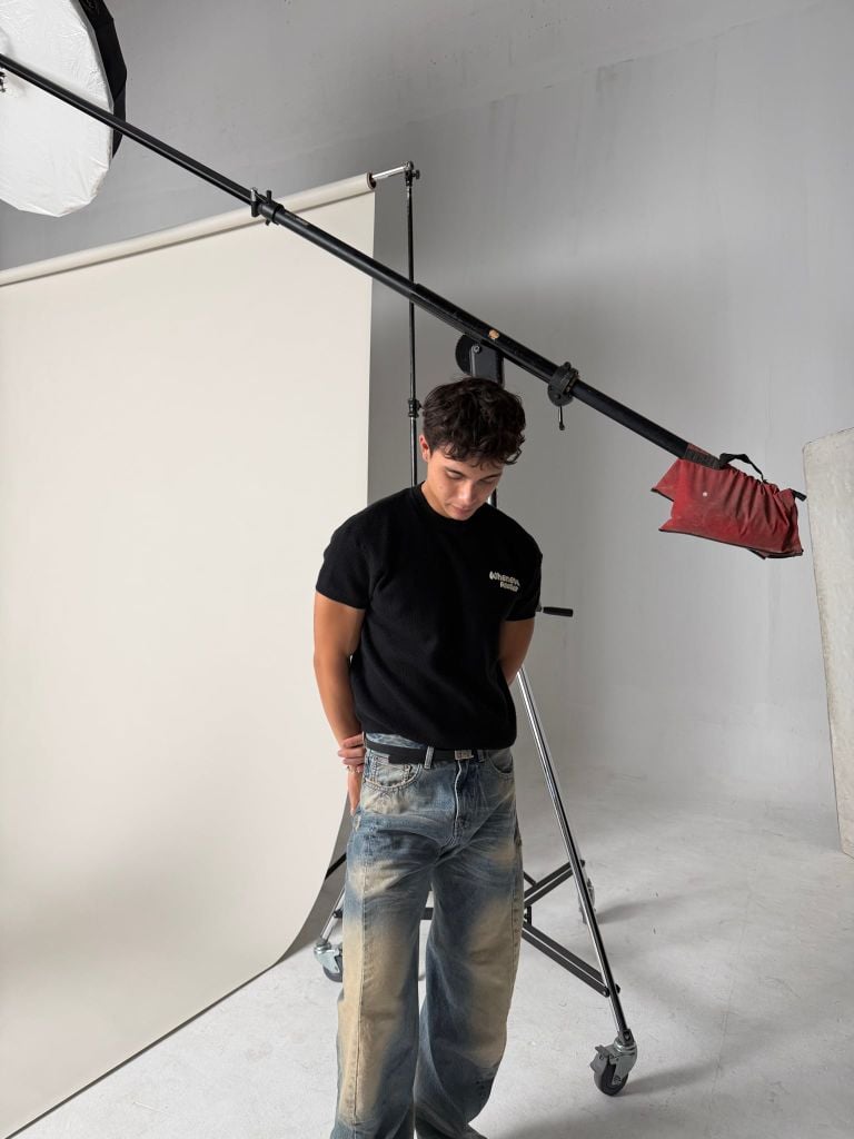 Áo dệt “WHENEVER” BASIC EMBOSSED LOGO WAFFLE T-SHIRT / BLACK