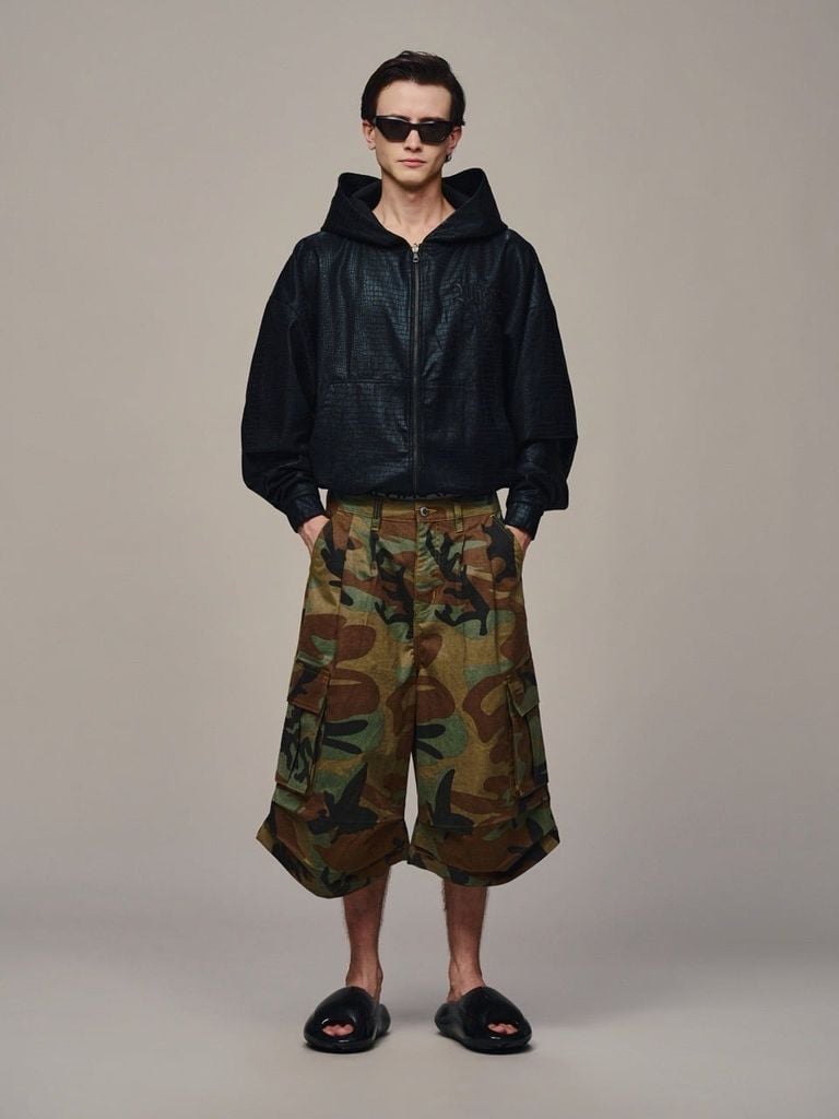 ÁO KHOÁC "WHENEVER" CROC TEXTURE HOODIE ZIP / BLACK