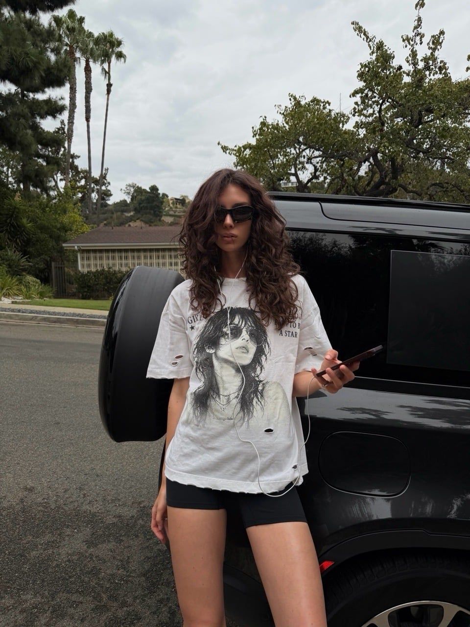 ÁO "WHENEVER" LA GIRL DISTRESSED T-SHIRT/ WHITE