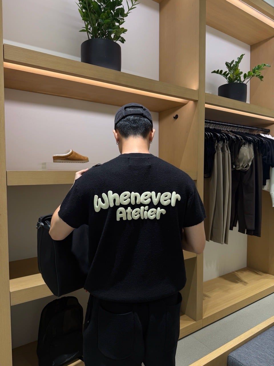 Áo dệt “WHENEVER” BASIC EMBOSSED LOGO WAFFLE T-SHIRT / BLACK