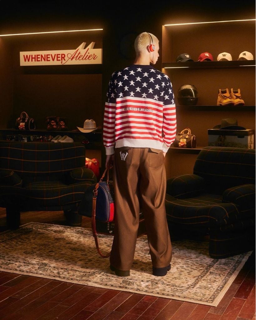 “WHENEVER” STAR BEAR SWEATER