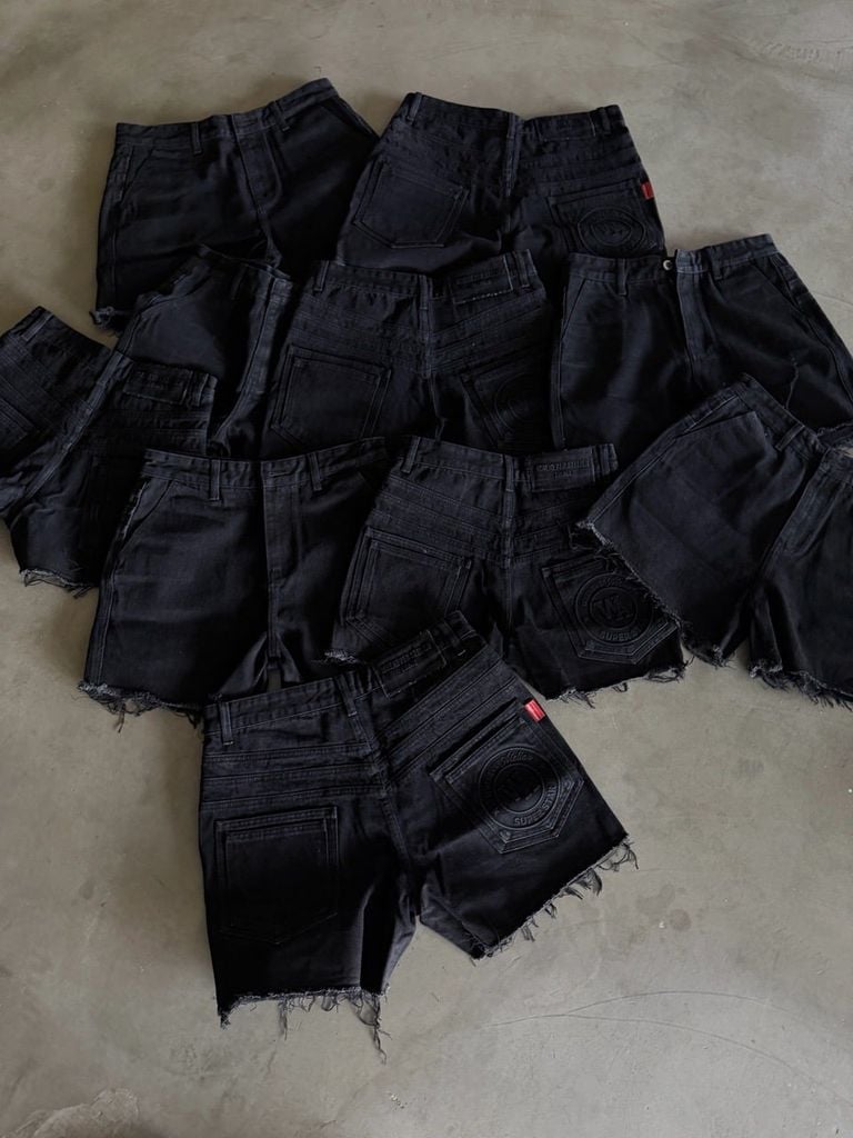 QUẦN "WHENEVER" SIGNATURE WASHED DENIM SHORTS / BLACK