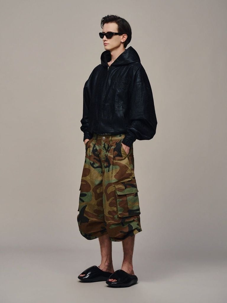 ÁO KHOÁC "WHENEVER" CROC TEXTURE HOODIE ZIP / BLACK