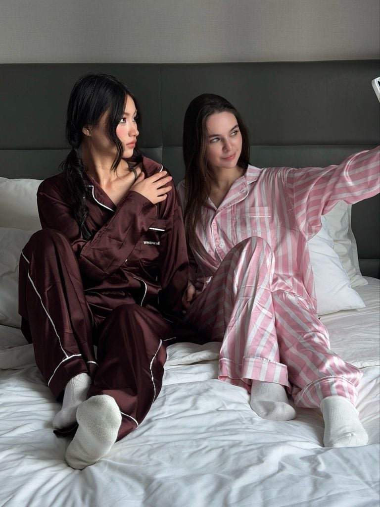 "WHENEVER" BỘ ÁO VÀ QUẦN DÀI SATIN LONG PAJAMA SHIRT + PANTS  / BROWN