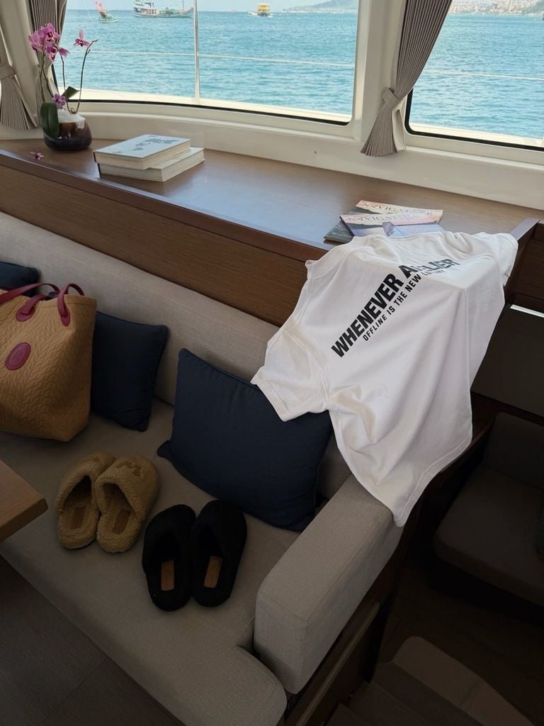 ÁO “WHENEVER” OFFLINE T-SHIRT / WHITE