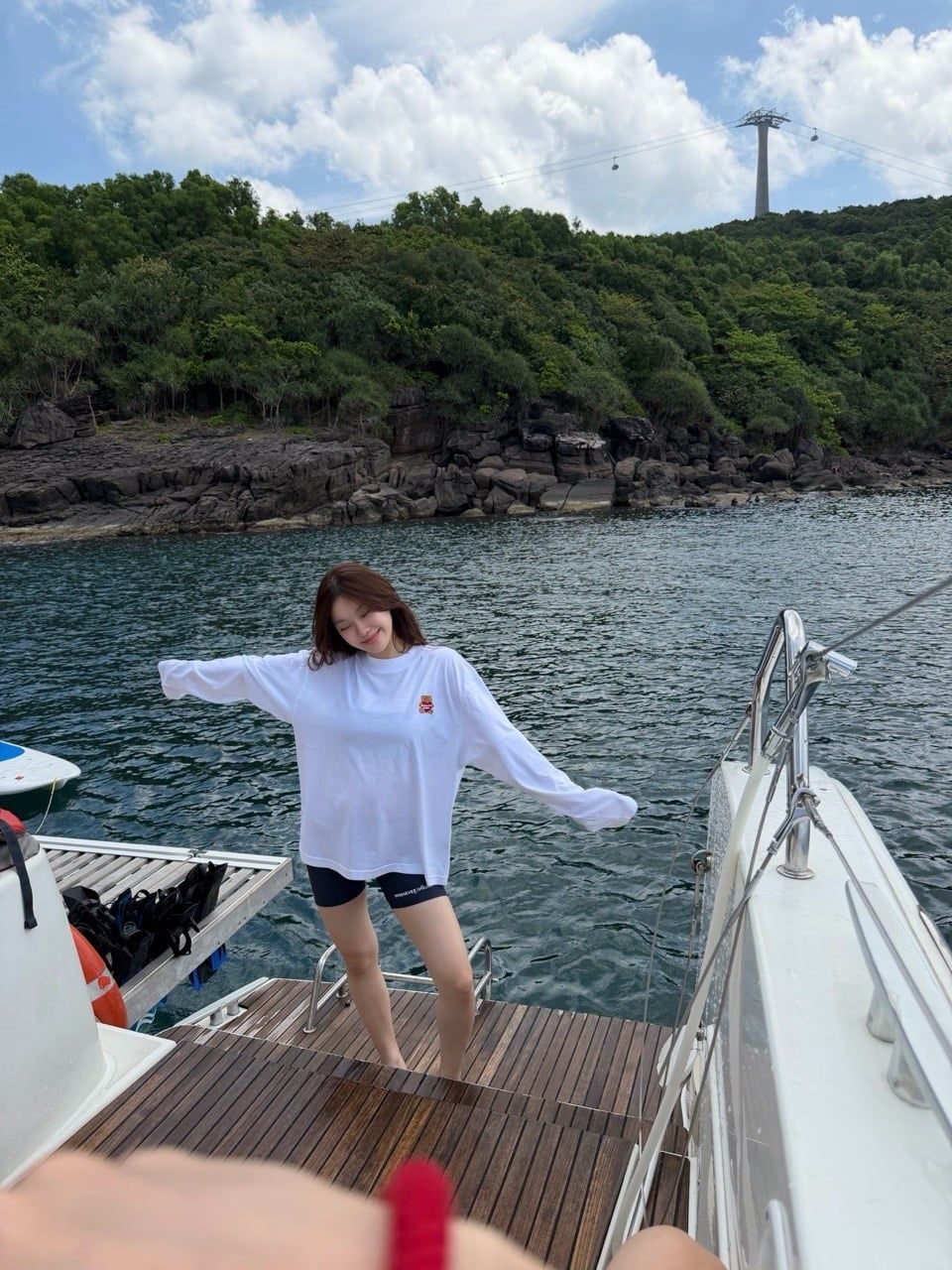 ÁO “WHENEVER” LITTLE BEAR LONGSLEEVES T-SHIRT / WHITE