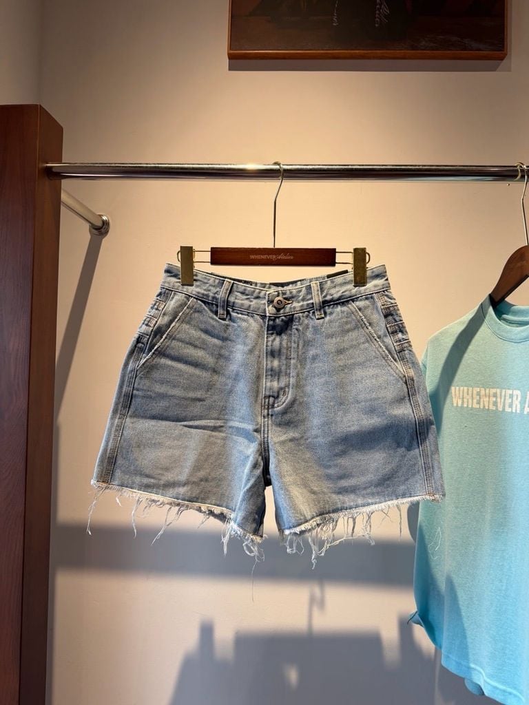 QUẦN "WHENEVER" SIGNATURE WASHED DENIM SHORTS / BLUE