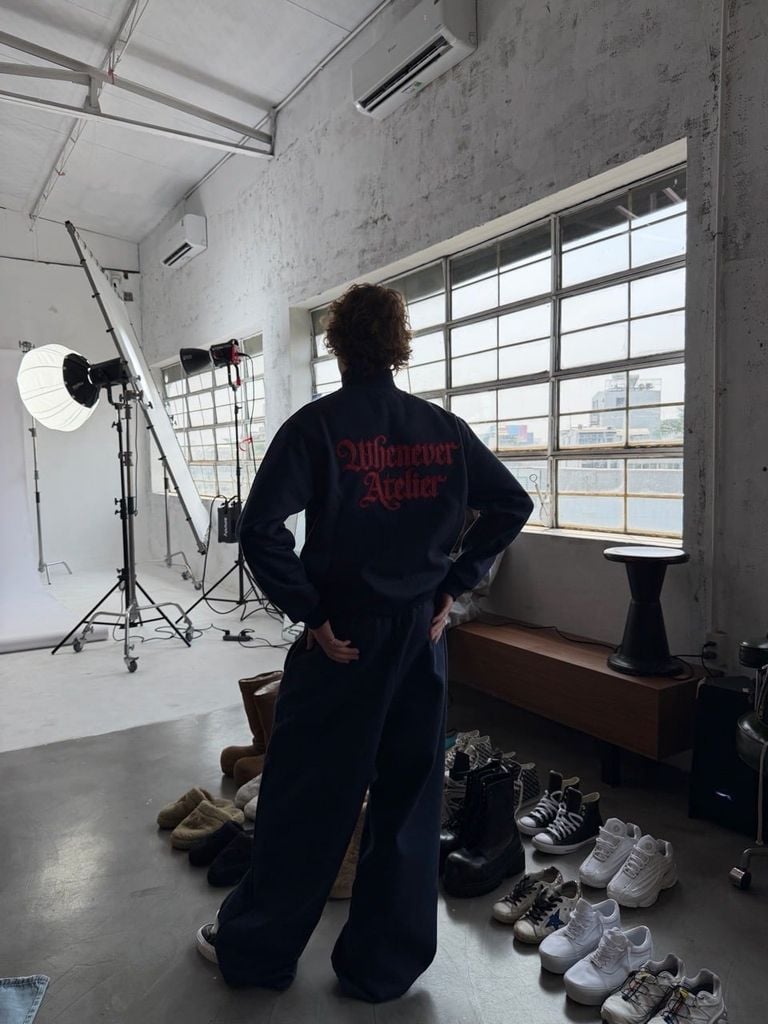 ÁO “WHENEVER” LOGO HALF-ZIP SWEATSHIRT / NAVY