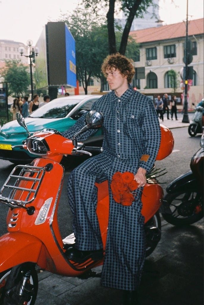 "WHENEVER" STAR RAW DENIM JACKET / BLUE