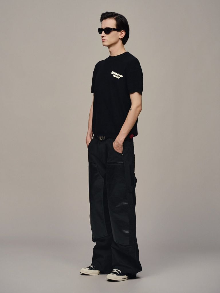 Áo dệt “WHENEVER” BASIC EMBOSSED LOGO WAFFLE T-SHIRT / BLACK