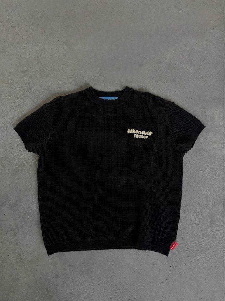 Áo dệt “WHENEVER” BASIC EMBOSSED LOGO WAFFLE T-SHIRT / BLACK