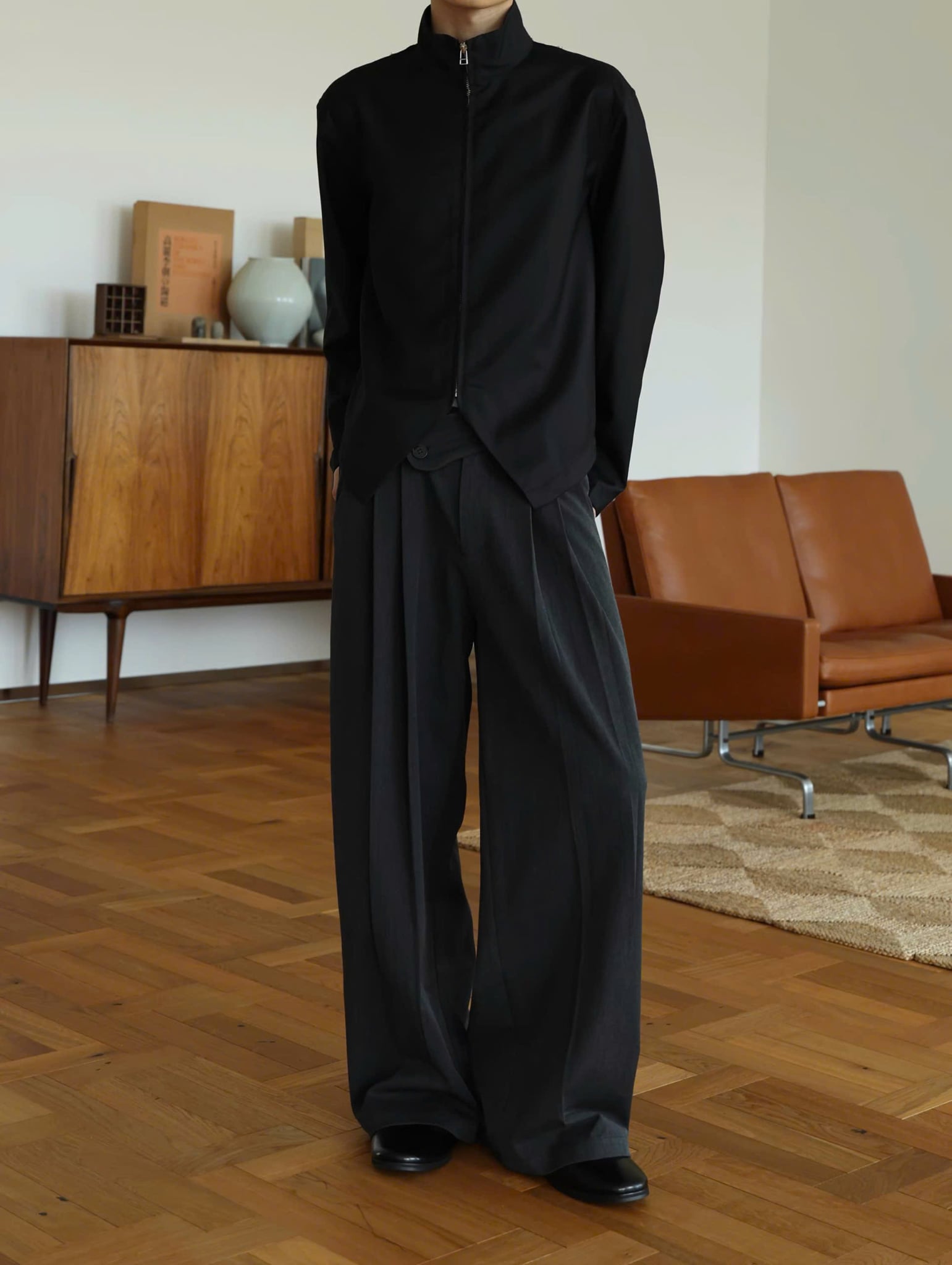  Curved Waistband Pleated Trousers 