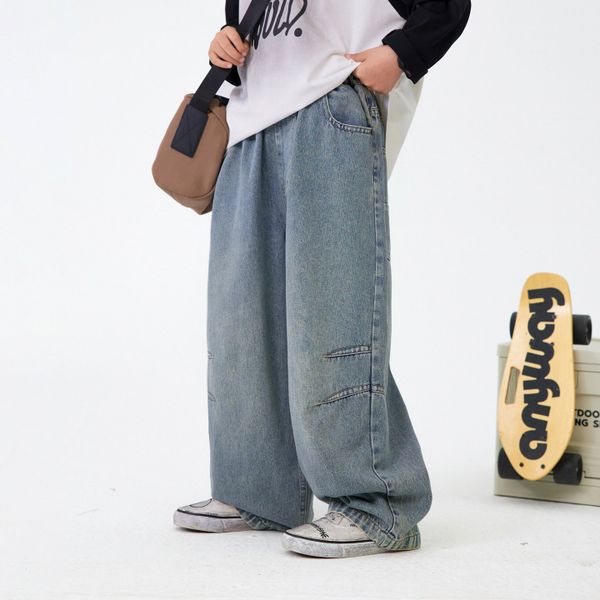 Quần jean dài túi sau họa tiết chữ QD27