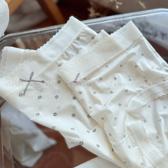 Set 5 quần lót trắng nữ tính, đóng hộp - MQ01