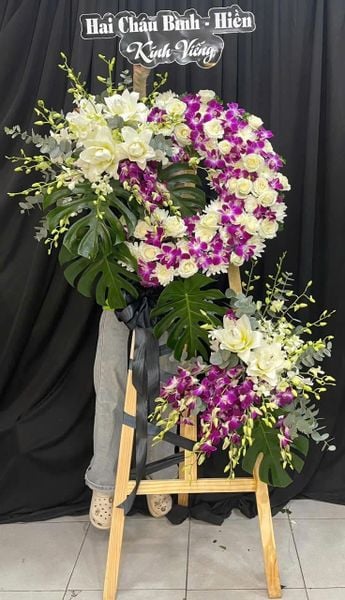 Vòng Hoa Chia Buồn Tiễn Biệt Trong Kính Trọng - HTL31
