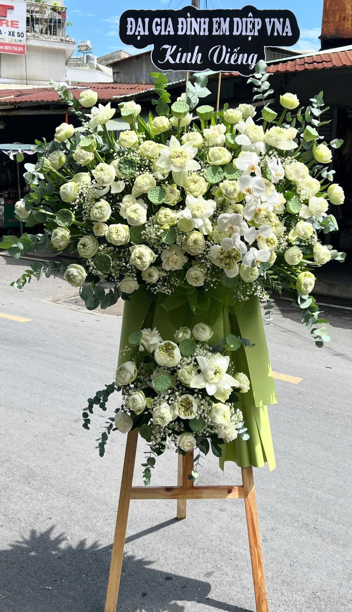  Vòng Hoa Chia Buồn Thanh Liên An Tịnh - HTL64 