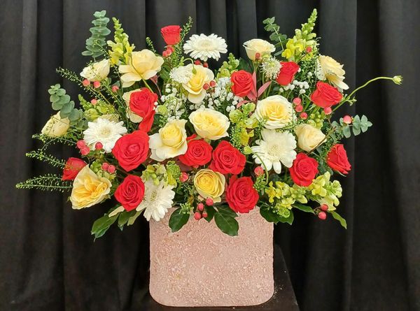 Hoa Cắm Hộp Hồng Vàng Cát Tường - HCH168