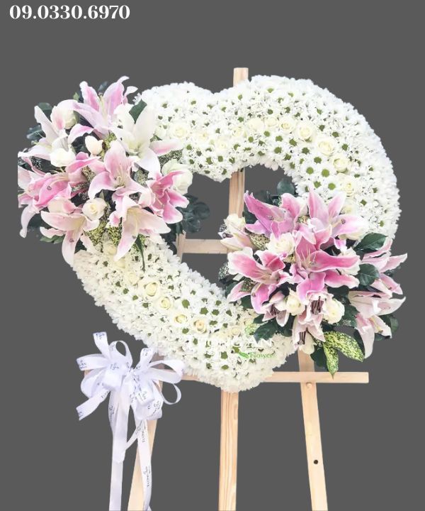  Vòng Hoa Viếng Hình Trái Tim - B300 