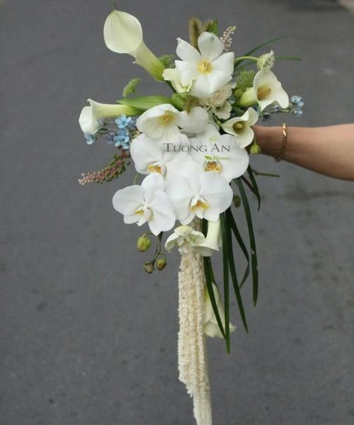 Bó Hoa Cưới Vầng Sáng Tình Yêu