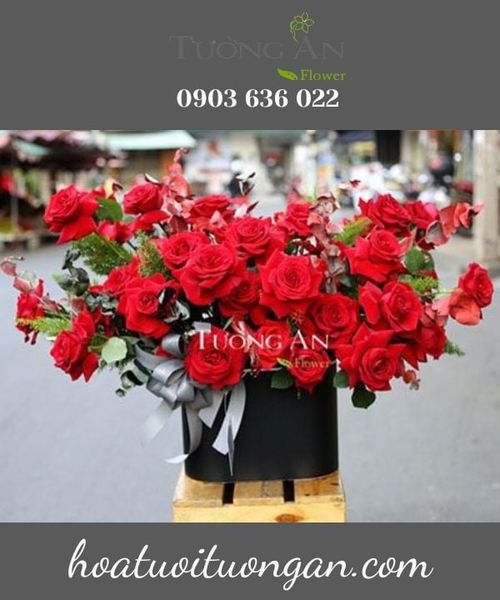 Hộp Hoa Sắc Đỏ