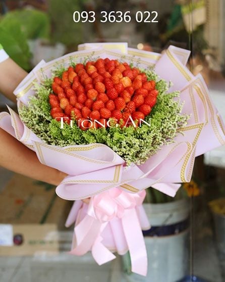  Bó Hoa Trái Cây Dâu Tây - S381 